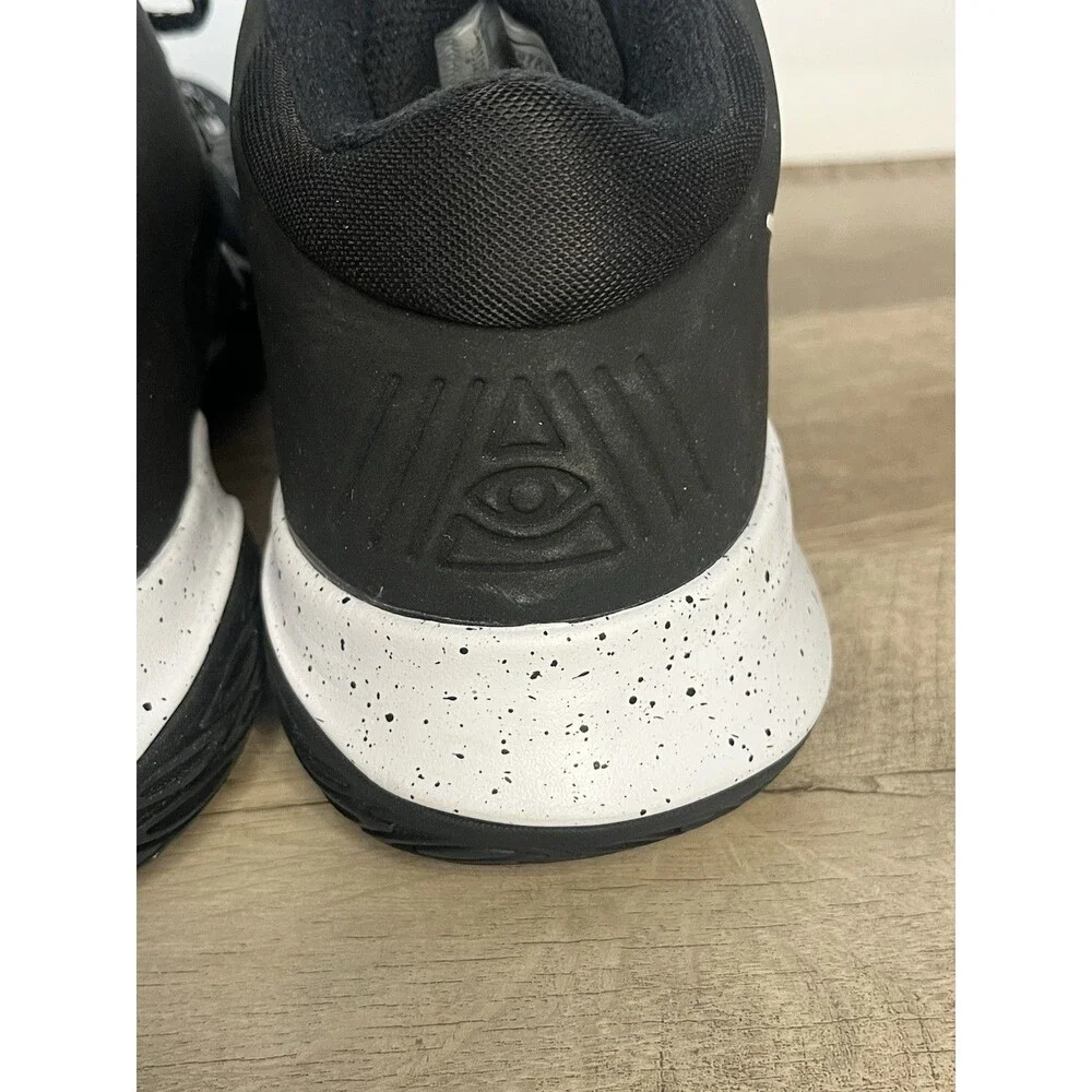 Nike Kyrie Flytrap 4 Men Size 11 Black White Basketball Shoes  CT1972-001